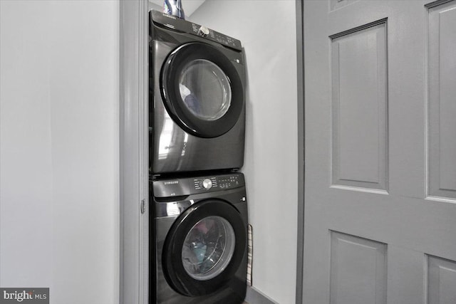 553 Wunder St Fl 1St, Reading, PA 19602 - laundry room with stacked washer and clothes dryer
