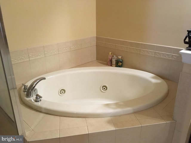 233 Flagstone Rd Unit 5, Chester Springs, PA 19425 - bathroom featuring a tub with jets