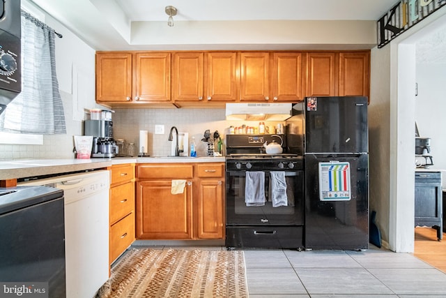 689 Colony Dr, York, PA 17404 - kitchen featuring black appliances, under cabinet range hood, tasteful backsplash, and light countertops