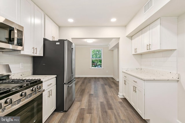 826 Quince Orchard Blvd Unit 101, Gaithersburg, MD 20878 - kitchen featuring appliances with stainless steel finishes, dark wood-style flooring, white cabinets, crown molding, and recessed lighting