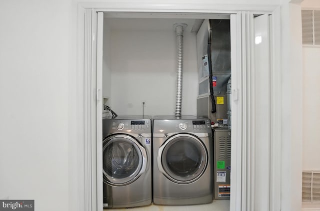 5311 Thomas Sim Lee Ter, Upper Marlboro, MD 20772 - laundry area featuring washer and clothes dryer