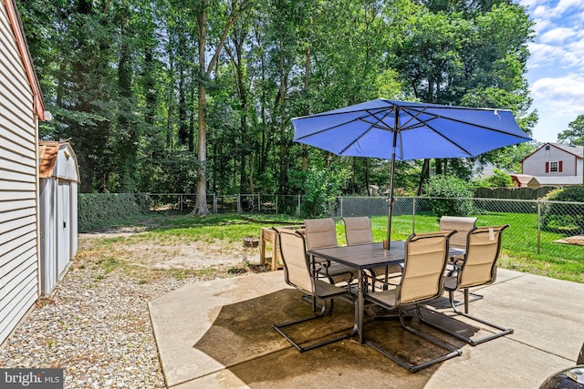 20 Woodvale Dr, Atco, NJ 08004 - fenced backyard with outdoor dining area and a patio area