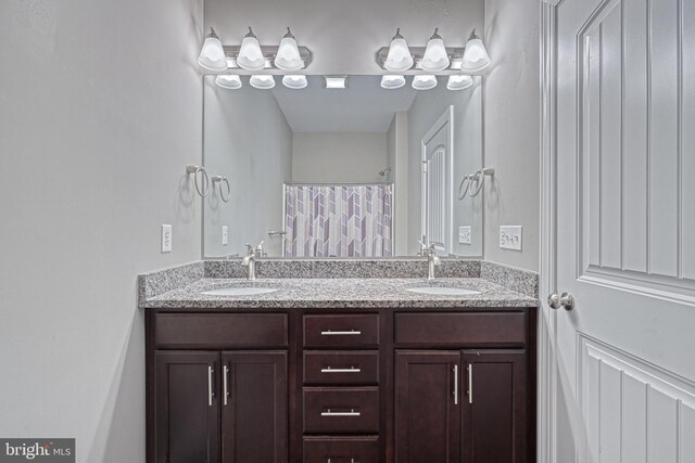 910 Cavalry St, Carlisle, PA 17013 - full bath featuring double vanity and curtained shower
