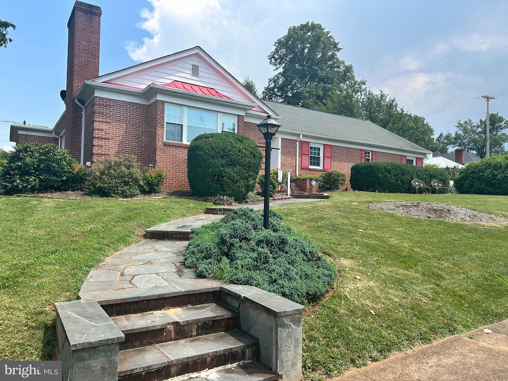 503 Macoy Ave, Culpeper, VA 22701 - view of front of house with brick siding, a chimney, and a front yard