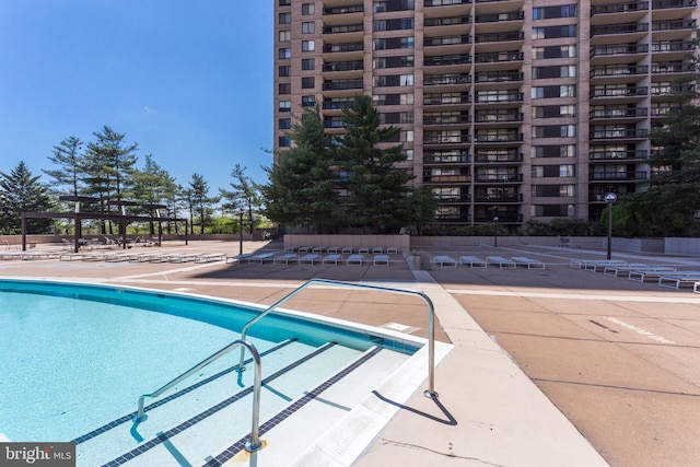 3701 S George Mason Dr Unit 901N, Falls Church, VA 22041 - view of community pool
