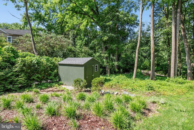 2109 Main St, Bethlehem, PA 18017 - view of yard with a shed