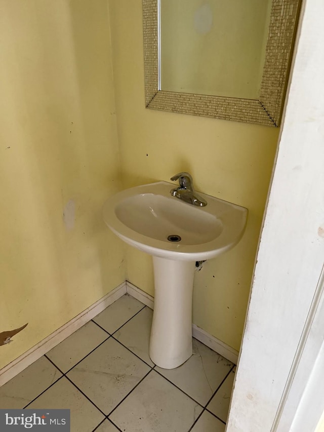 4 Brook Ramble Ln, Townsend, DE 19734 - bathroom with baseboards and tile patterned floors