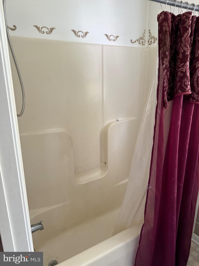 4 Brook Ramble Ln, Townsend, DE 19734 - full bathroom with shower / bath combination with curtain
