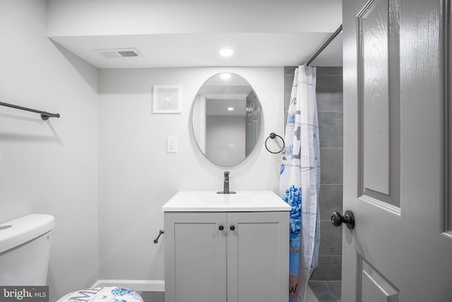 812 N Patterson Park Ave, Baltimore, MD 21205 - bathroom with vanity, recessed lighting, and curtained shower