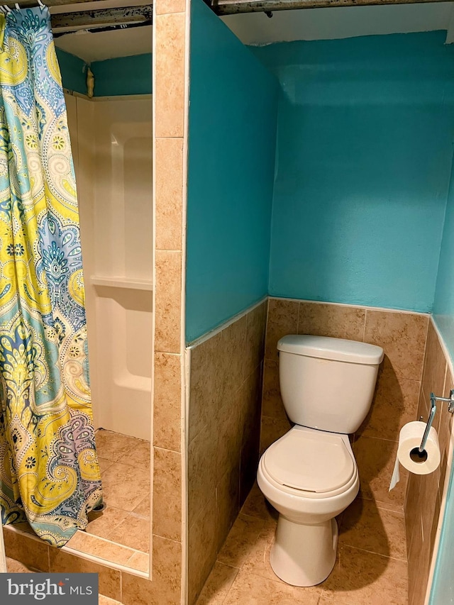 5905 N 3rd St, Philadelphia, PA 19120 - bathroom featuring a shower with curtain, wainscoting, and tile walls