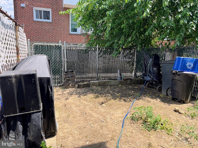 5905 N 3rd St, Philadelphia, PA 19120 - view of fenced yard