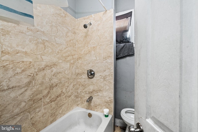 3266 Kensington Ave, Philadelphia, PA 19134 - bathroom with toilet and bathtub / shower combination