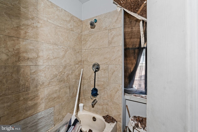 3266 Kensington Ave, Philadelphia, PA 19134 - bathroom featuring shower / washtub combination