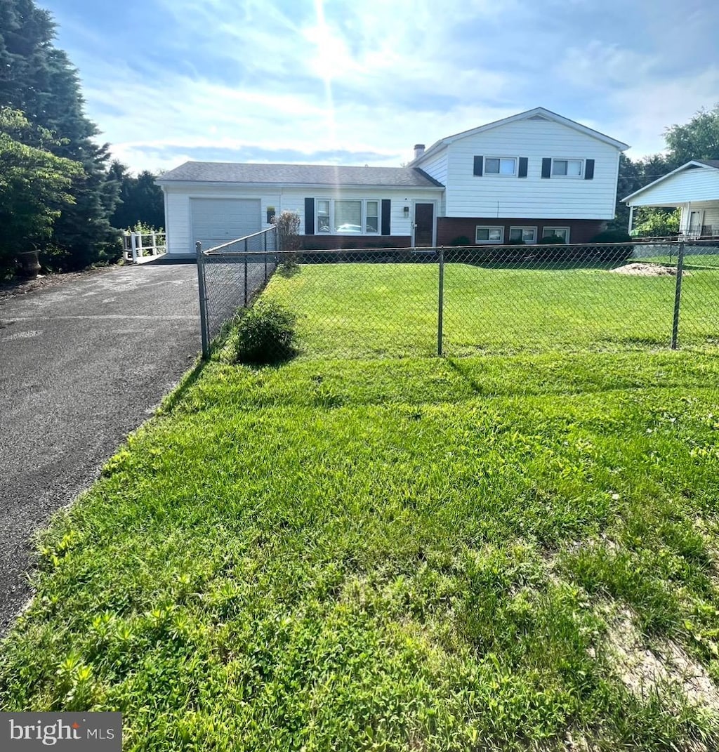 188 Belvedere Dr, Charles Town, WV 25414 - tri-level home featuring asphalt driveway and a garage