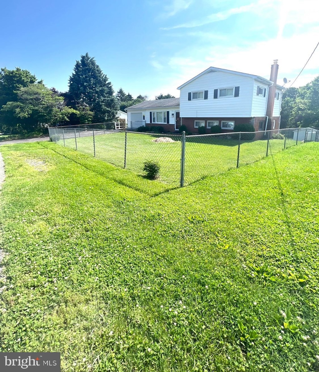 188 Belvedere Dr, Charles Town, WV 25414 - view of yard featuring driveway and an attached garage