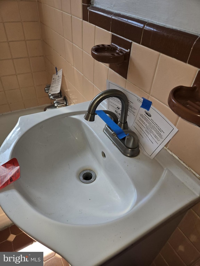 8305 Ridgeway St, Philadelphia, PA 19111 - bathroom view of a sink and decorative backsplash