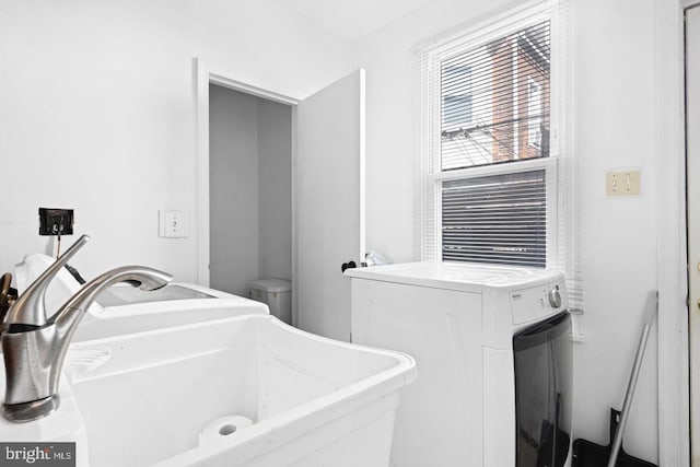 539 Fernon St, Philadelphia, PA 19148 - laundry room with washer / clothes dryer