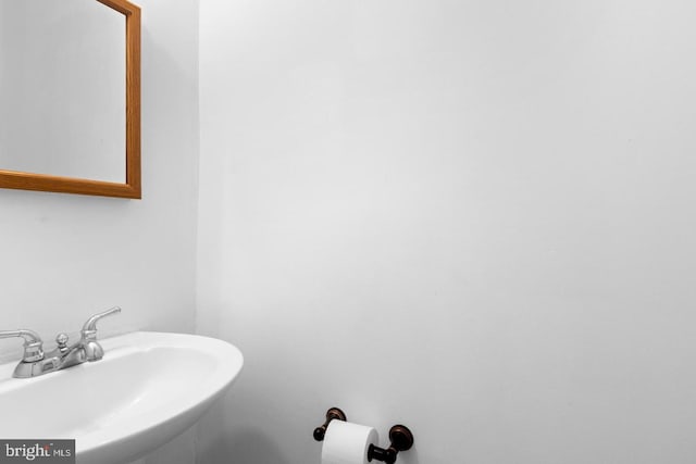 539 Fernon St, Philadelphia, PA 19148 - bathroom with a sink