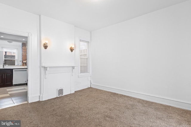 539 Fernon St, Philadelphia, PA 19148 - spare room featuring light carpet and a sink