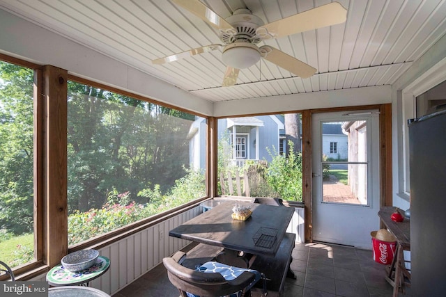 1119 Summit Ave, Front Royal, VA 22630 - sunroom featuring a ceiling fan
