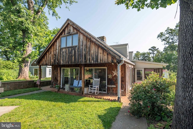1119 Summit Ave, Front Royal, VA 22630 - back of property with a chimney and a lawn