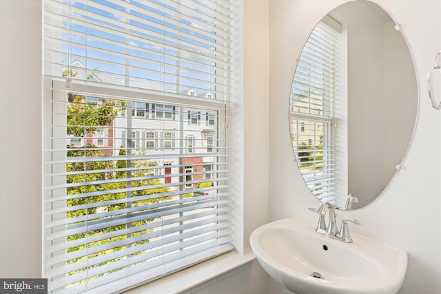 12814 Sutherby Ln, Germantown, MD 20874 - bathroom with plenty of natural light