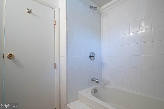1262 Everett Ave, Woodbridge, VA 22191 - bathroom with bathtub / shower combination