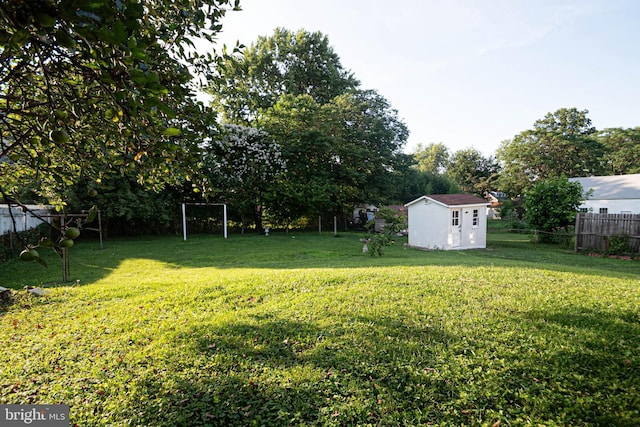 1262 Everett Ave, Woodbridge, VA 22191 - view of yard featuring a storage unit