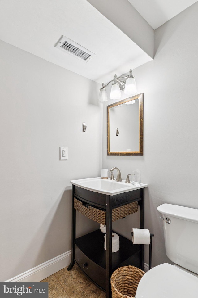 530 Bay Green Dr, Arnold, MD 21012 - bathroom with baseboards and vanity