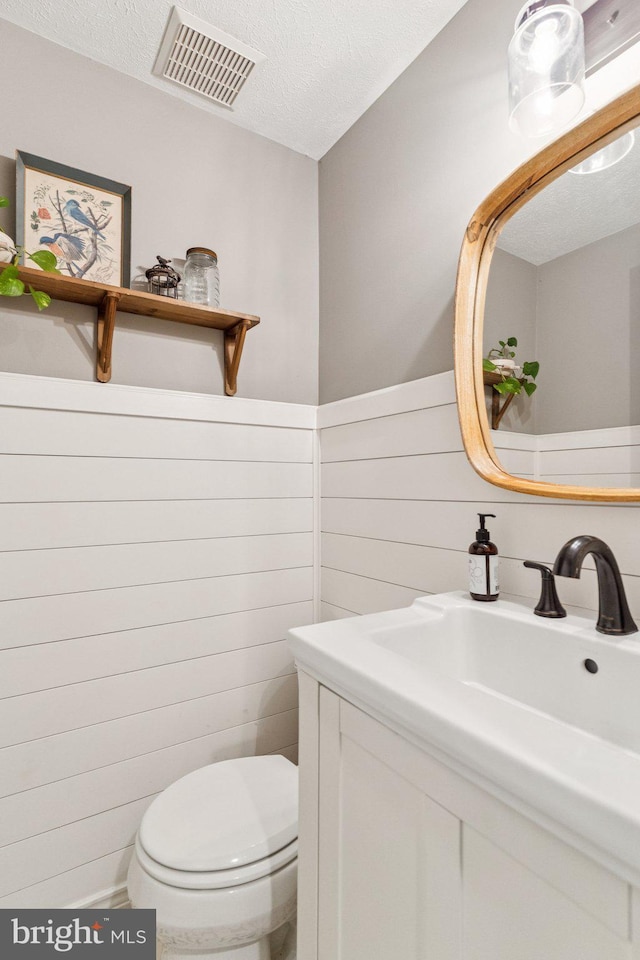 530 Bay Green Dr, Arnold, MD 21012 - half bathroom with vanity and a textured ceiling