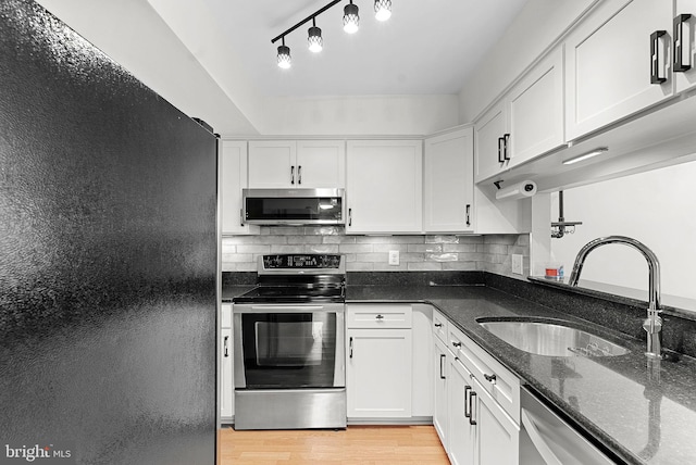 6900 Mary Caroline Cir Unit L, Alexandria, VA 22310 - kitchen with stainless steel appliances, white cabinets, dark stone counters, light wood finished floors, and backsplash