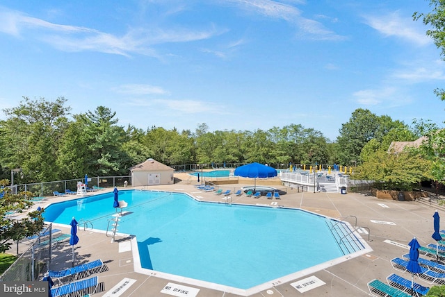 6900 Mary Caroline Cir Unit L, Alexandria, VA 22310 - community pool featuring view of wooded area and a patio area