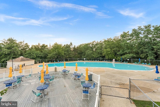 6900 Mary Caroline Cir Unit L, Alexandria, VA 22310 - community pool with view of scattered trees