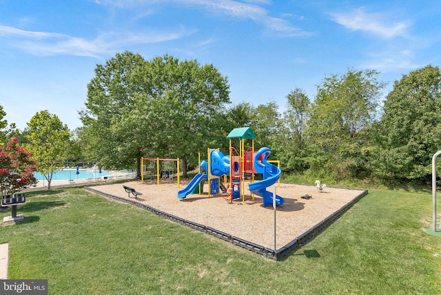 6900 Mary Caroline Cir Unit L, Alexandria, VA 22310 - communal playground with a yard and a pool