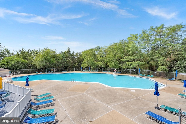 6900 Mary Caroline Cir Unit L, Alexandria, VA 22310 - community pool with a patio area and view of scattered trees