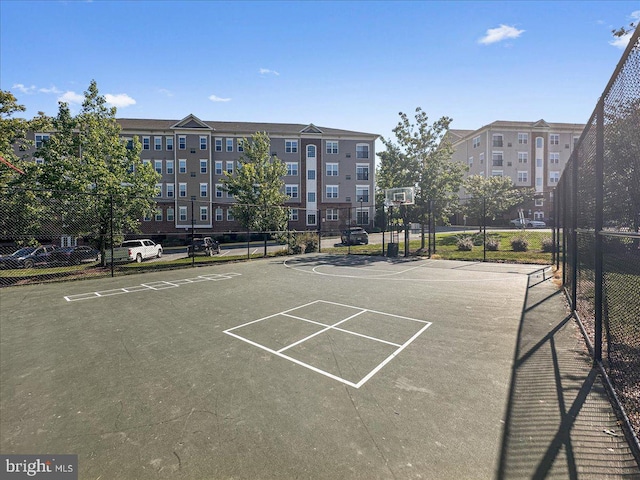 12749 Stone Lined Cir, Woodbridge, VA 22192 - surrounding community featuring community basketball court and uncovered parking
