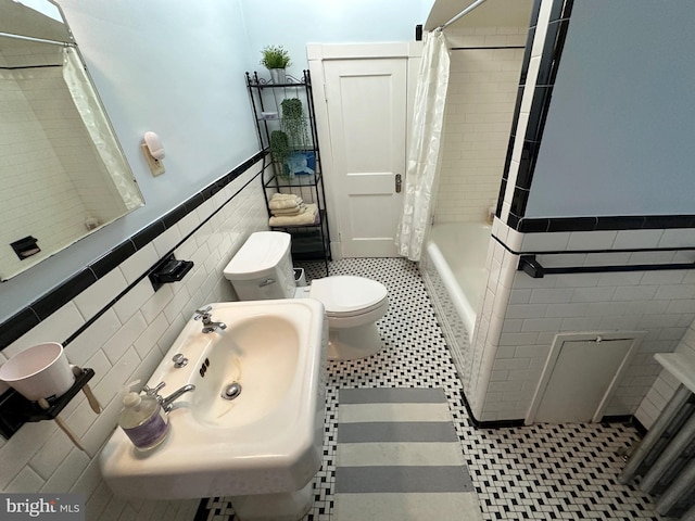 5512 Sefton Ave, Baltimore, MD 21214 - full bathroom featuring tile walls, shower / bath combination with curtain, and wainscoting