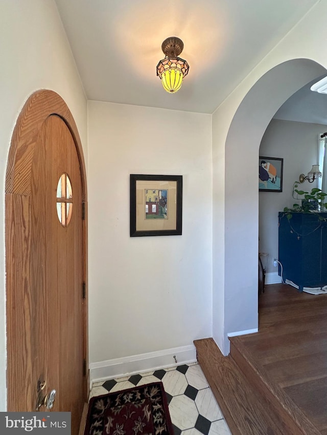 5512 Sefton Ave, Baltimore, MD 21214 - foyer with arched walkways and baseboards