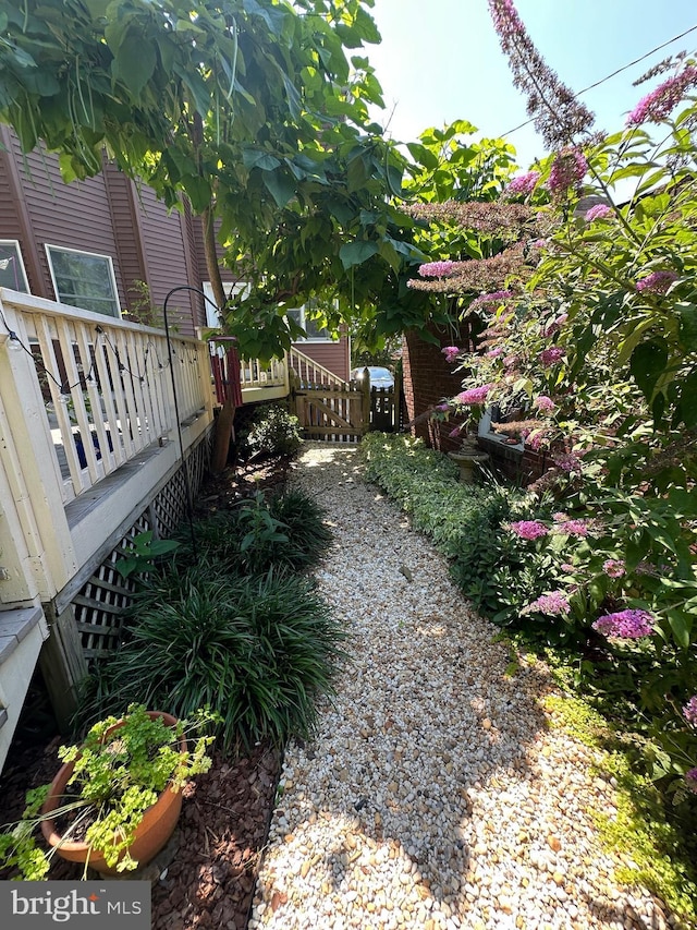 5512 Sefton Ave, Baltimore, MD 21214 - view of yard with a deck