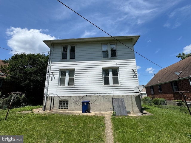 2805 Oakley Ave, Baltimore, MD 21215 - view of side of home featuring a lawn