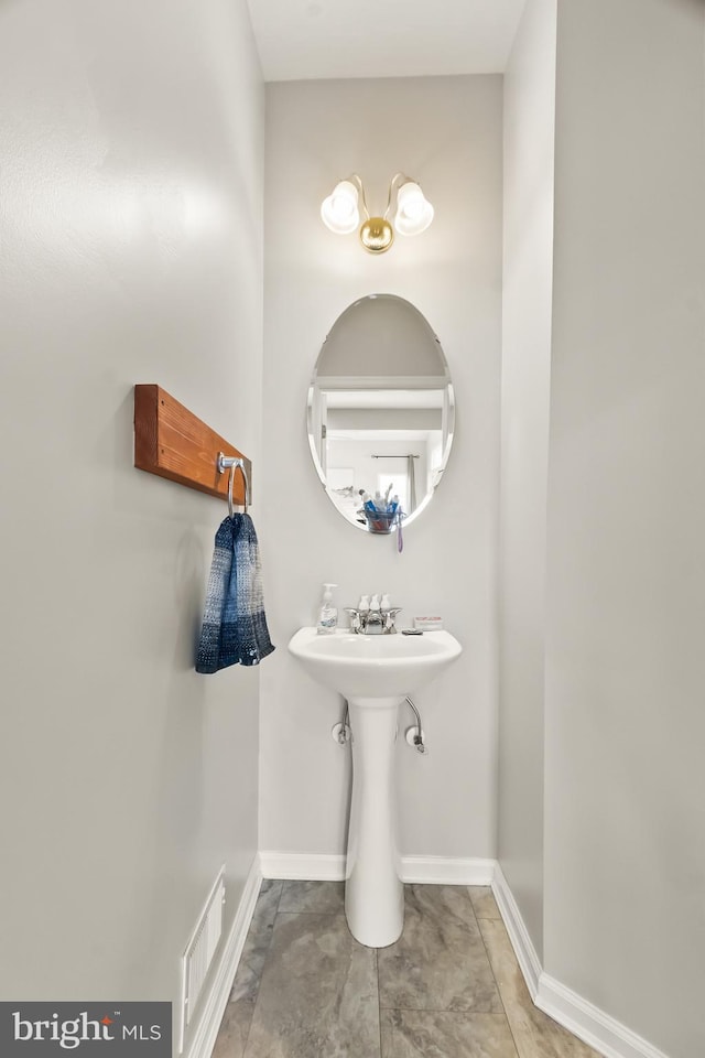 33 S Cummings Dr, Middletown, DE 19709 - bathroom with baseboards