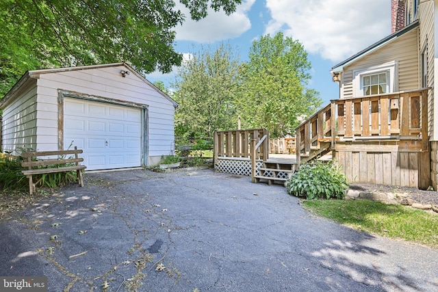 28 Oriole Ave, Media, PA 19063 - detached garage with driveway