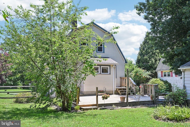 28 Oriole Ave, Media, PA 19063 - back of house featuring a deck