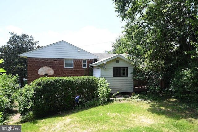 2016 Cascade Rd, Silver Spring, MD 20902 - rear view of property featuring a lawn and brick siding