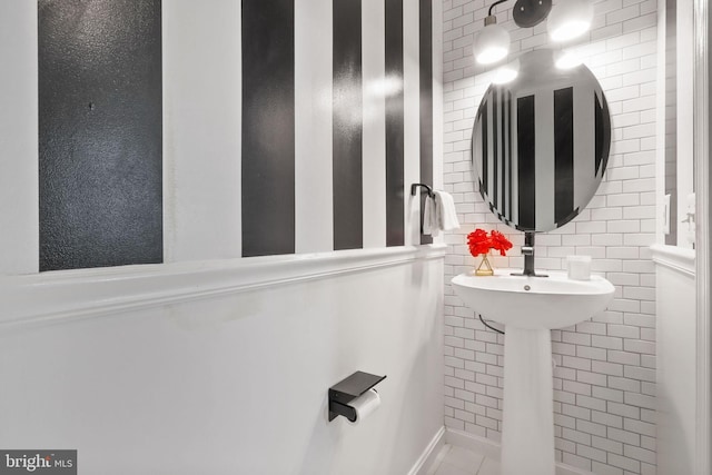 6038 Lincolnia Rd, Alexandria, VA 22312 - view of half bathroom