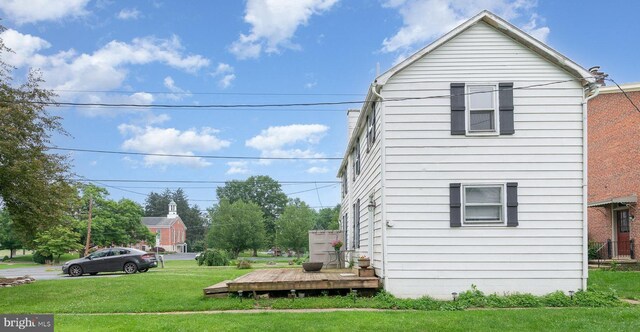332 Old Stone House Rd S, Boiling Springs, PA 17007 - view of side of property featuring a yard and a deck