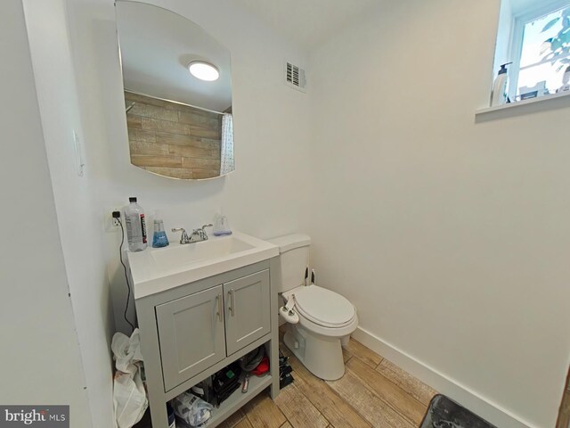 2230 N Mutter St, Philadelphia, PA 19133 - bathroom with vanity, wood finished floors, and a shower with curtain