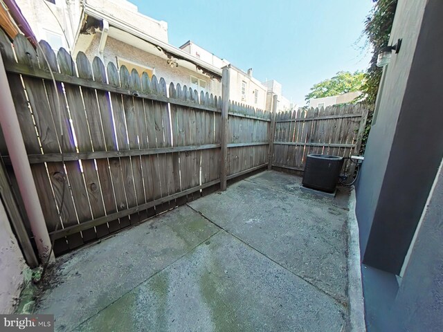 2230 N Mutter St, Philadelphia, PA 19133 - view of patio / terrace