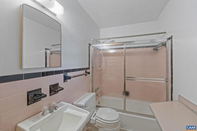 1562 Thomas Jefferson Pkwy, Charlottesville, VA 22901 - bathroom with bath / shower combo with glass door and tile walls