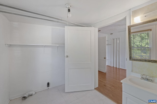 1562 Thomas Jefferson Pkwy, Charlottesville, VA 22901 - laundry area featuring a sink and baseboards